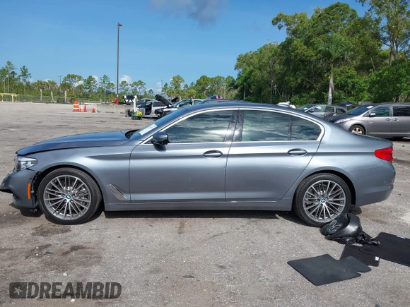 2019 BMW 5 Series 530i z VIN WBAJA5C50KBX87929, wystawiony jako IAAI lot #42546731 z przebiegiem 50 129 mil mil oraz . Historia ofert i sprzedaży dostępna na DreamBid. Obrazek 14.