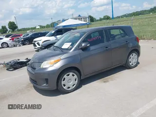 2010 Scion xD z VIN JTKKU4B46A1002781, wystawiony jako IAAI lot #42591179 z przebiegiem 215 788 mil mil oraz . Historia ofert i sprzedaży dostępna na DreamBid. Obrazek 2.