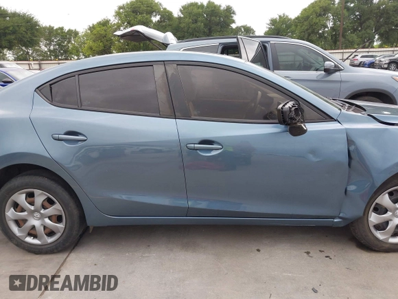 2015 Mazda 3 i SV z VIN JM1BM1T77F1251936, wystawiony jako IAAI lot #42124495 z przebiegiem 82 805 mil mil oraz . Historia ofert i sprzedaży dostępna na DreamBid. Obrazek 14.