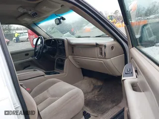 2003 Chevrolet Tahoe LT with VIN 1GNEC13Z63J126611, listed as a IAAI auction lot 41300437 with 313,885 mi miles. Bid and sale history available at carsss.com. Image 5.