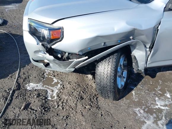 2018 Toyota 4Runner SR5 z VIN JTEBU5JR0J5534168, wystawiony jako IAAI lot #41388835 z przebiegiem 76 064 mil mil oraz . Historia ofert i sprzedaży dostępna na DreamBid. Obrazek 6.