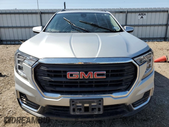 2022 GMC Terrain SLE z VIN 3GKALMEV1NL209768, wystawiony jako Copart lot #52562965 z przebiegiem 60 716 mil mil oraz Szkoda całkowita • Salvage title. Historia ofert i sprzedaży dostępna na DreamBid. Obrazek 5.