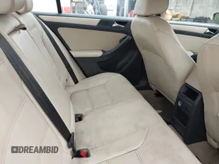2011 Volkswagen Jetta SE z VIN 3VWDZ7AJ2BM388322, wystawiony jako IAAI lot #42772120 z przebiegiem 240 415 mil mil oraz . Historia ofert i sprzedaży dostępna na DreamBid. Obrazek 8.