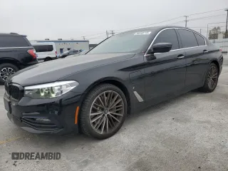2018 BMW 5 Series 530e xDrive с VIN WBAJB1C53JB085561, выставлен на аукционе Copart как лот 59339715 с пробегом 79 602 миль миль и Списание • Salvage title. История ставок и продаж доступна на DreamBid. Изображение 1.