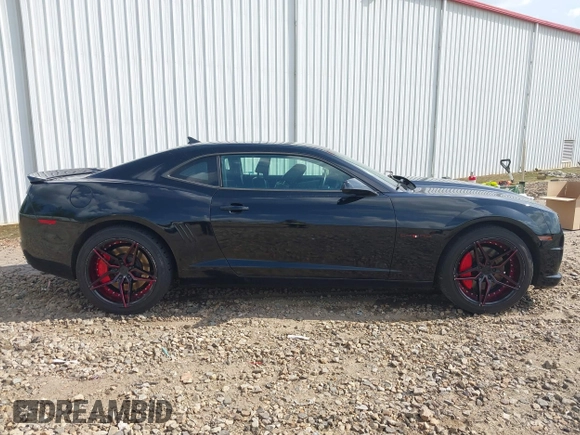2010 Chevrolet Camaro 2SS z VIN 2G1FK1EJ0A9146975, wystawiony jako IAAI lot #42100335 z przebiegiem 127 763 mil mil oraz . Historia ofert i sprzedaży dostępna na DreamBid. Obrazek 13.