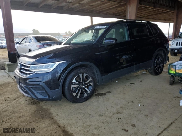 2022 Volkswagen Tiguan S with VIN 3VV1B7AXXNM012536, listed as a Copart auction lot 81937034 with 38,912 mi miles and Salvage Title. Bid and sale history available at carsss.com. Image 1.