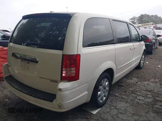 2009 Chrysler Town & Country LX with VIN 2A8HR44E39R606779, listed as a IAAI auction lot 42059256 with 177,228 mi miles and . Bid and sale history available at DreamBid. Image 4.