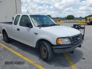 2003 Ford F-150 XL z VIN 1FTRX17253NA21787, wystawiony jako IAAI lot #41963087 z przebiegiem 317 059 mil mil oraz . Historia ofert i sprzedaży dostępna na DreamBid. Obrazek 1.