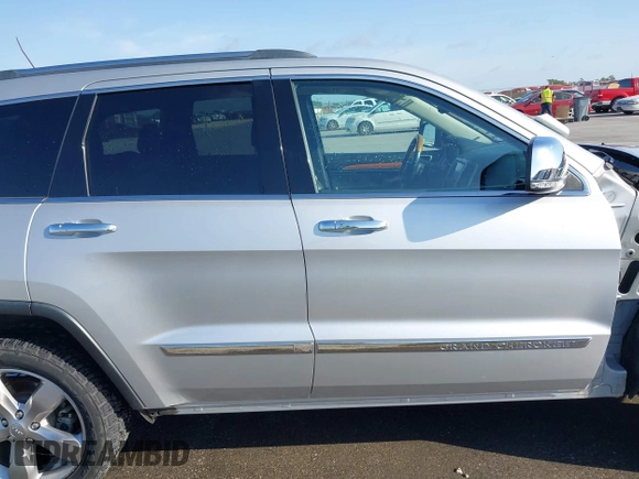 2013 Jeep Grand Cherokee Overland with VIN 1C4RJECG9DC545886, listed as a IAAI auction lot 41998913 with 166,077 mi miles. Bid and sale history available at carsss.com. Image 14.