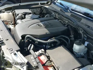 2022 Toyota Tacoma SR5 z VIN 3TMAZ5CN8NM173705, wystawiony jako IAAI lot #43084457 z przebiegiem 53 126 mil mil oraz . Historia ofert i sprzedaży dostępna na DreamBid. Obrazek 21.