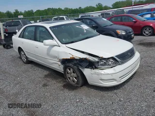 2000 Toyota Avalon XL z VIN 4T1BF28B7YU016818, wystawiony jako IAAI lot #42248410 z przebiegiem 234 873 mil mil oraz . Historia ofert i sprzedaży dostępna na DreamBid. Obrazek 1.