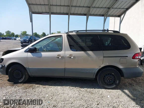 2002 Toyota Sienna LE with VIN 4T3ZF13C82U465335, listed as a IAAI auction lot 40274809 with 178,560 mi miles and . Bid and sale history available at DreamBid. Image 14.