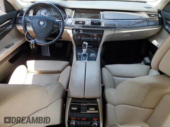 2011 BMW 7 Series 740Li z VIN WBAKB4C57BC574160, wystawiony jako Copart lot #62334395 z przebiegiem 138 771 mil mil oraz Czysty tytuł • Clean title. Historia ofert i sprzedaży dostępna na DreamBid. Obrazek 8.
