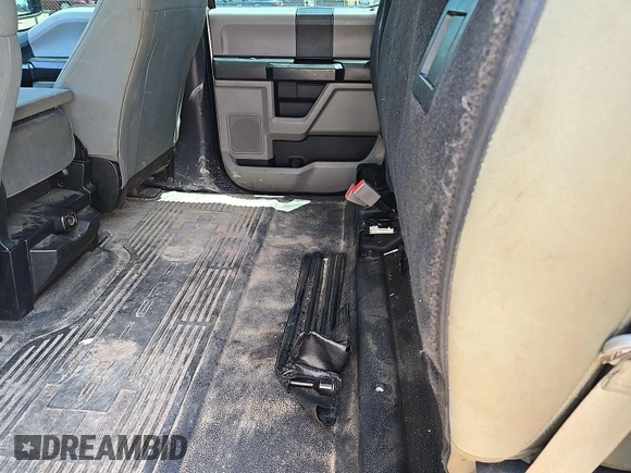 2018 Ford F-250 XL with VIN 1FT7W2BT1JEB88967, listed as a IAAI auction lot 42743495 with 215,105 mi miles and . Bid and sale history available at DreamBid. Image 20.