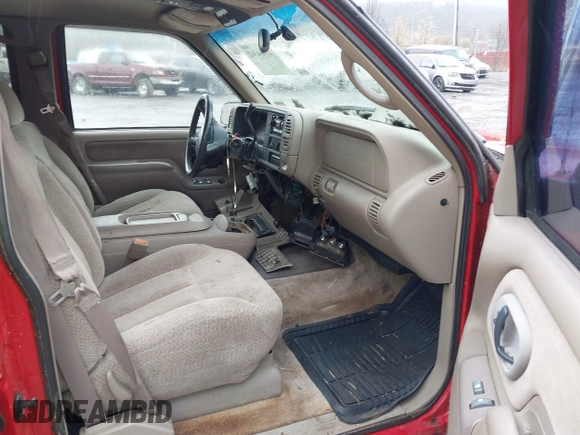 1999 Chevrolet Suburban with VIN 3GNEC16R7XG248641, listed as a IAAI auction lot 41964302 with 183,384 mi miles. Bid and sale history available at carsss.com. Image 5.