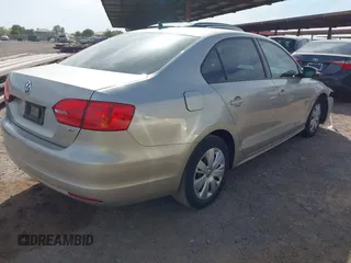 2014 Volkswagen Jetta SE z VIN 3VWD17AJ8EM285174, wystawiony jako IAAI lot #42359764 z przebiegiem 122 296 mil mil oraz . Historia ofert i sprzedaży dostępna na DreamBid. Obrazek 4.