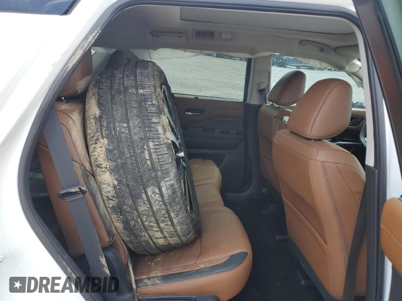 2024 Nissan Pathfinder Platinum z VIN 5N1DR3DG4RC235587, wystawiony jako Copart lot #55989855 z przebiegiem 22 214 mil mil oraz Szkoda całkowita • Salvage title. Historia ofert i sprzedaży dostępna na DreamBid. Obrazek 11.