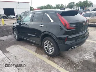2024 Cadillac XT4 AWD Premium Luxury с VIN 1GYFZDR44RF147956, выставлен на аукционе IAAI как лот 42434595 с пробегом 26 328 миль миль и . История ставок и продаж доступна на DreamBid. Изображение 3.