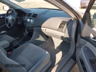 2005 Honda Accord LX z VIN 1HGCM56415A196154, wystawiony jako IAAI lot #42374992 z przebiegiem 240 123 mil mil oraz . Historia ofert i sprzedaży dostępna na DreamBid. Obrazek 5.