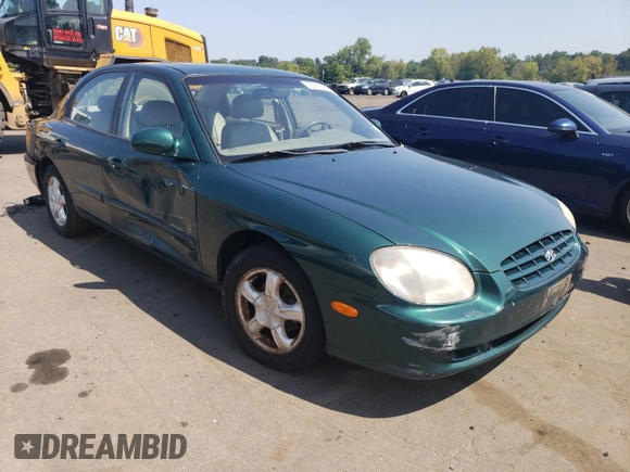 1999 Hyundai Sonata GLS with VIN KMHWF35V9XA100869, listed as a Copart auction lot 68219694 with 144,388 mi miles and Non Repairable. Bid and sale history available at carsss.com. Image 4.