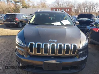 2016 Jeep Cherokee Latitude with VIN 1C4PJMCB1GW368212, listed as a IAAI auction lot 41017403 with 83,572 mi miles and . Bid and sale history available at carsss.com. Image 12.