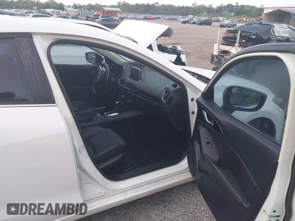 2014 Mazda 3 i Grand Touring with VIN JM1BM1W72E1122173, listed as a IAAI auction lot 41922628 with 118,772 mi miles and . Bid and sale history available at carsss.com. Image 5.