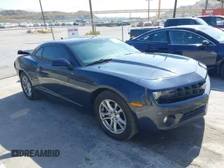 2013 Chevrolet Camaro LT z VIN 2G1FB1E35D9243840, wystawiony jako IAAI lot #42325747 z przebiegiem 161 982 mil mil oraz . Historia ofert i sprzedaży dostępna na DreamBid. Obrazek 1.