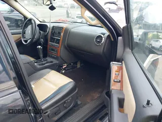 2008 Ford Explorer Eddie Bauer z VIN 1FMEU74E18UA93782, wystawiony jako IAAI lot #42219971 z przebiegiem 166 273 mil mil oraz . Historia ofert i sprzedaży dostępna na DreamBid. Obrazek 5.