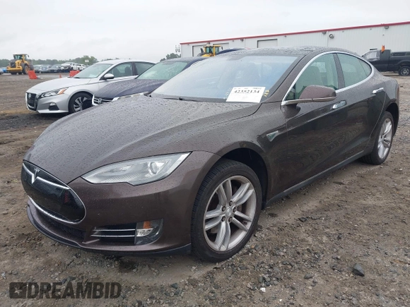 2013 Tesla Model S с VIN 5YJSA1CG0DFP14013, выставлен на аукционе IAAI как лот 42352134 с пробегом 99 996 миль миль и . История ставок и продаж доступна на DreamBid. Изображение 17.