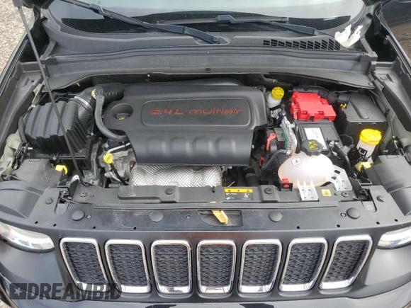 2021 Jeep Renegade Islander with VIN ZACNJDBB0MPM32819, listed as a Copart auction lot 57473315 with 5,370 mi miles and Salvage title. Bid and sale history available at DreamBid. Image 12.