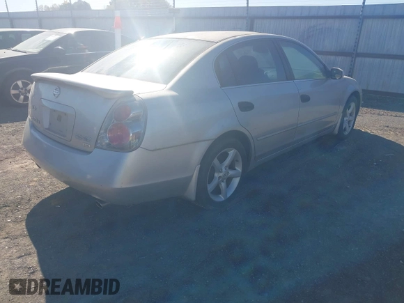 2005 Nissan Altima 3.5 SE with VIN 1N4BL11D05C239986, listed as a IAAI auction lot 41866344 with 212,087 mi miles. Bid and sale history available at carsss.com. Image 4.