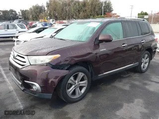 2011 Toyota Highlander Limited with VIN 5TDYK3EH2BS024104, listed as a IAAI auction lot 40974692 with 438,182 mi miles. Bid and sale history available at carsss.com. Image 17.
