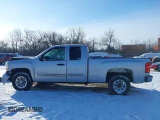 2010 Chevrolet Silverado 1500 LS with VIN 1GCSCREA8AZ275862, listed as a IAAI auction lot 41621090 with 280,598 mi miles. Bid and sale history available at carsss.com. Image 15.