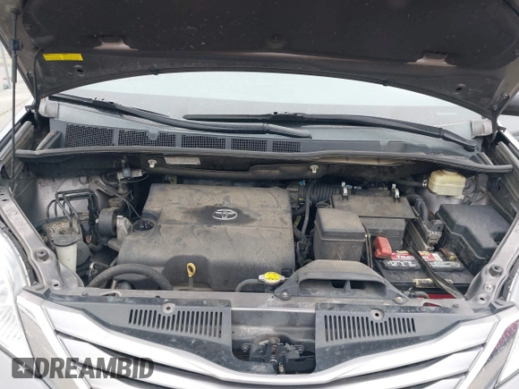 2015 Toyota Sienna XLE with VIN 5TDYK3DC6FS672329, listed as a IAAI auction lot 41908974 with 117,950 mi miles. Bid and sale history available at carsss.com. Image 10.