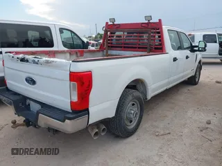 2018 Ford F-350 XL z VIN 1FT7W3AT6JEC70670, wystawiony jako IAAI lot #42365675 z przebiegiem 208 795 mil mil oraz . Historia ofert i sprzedaży dostępna na DreamBid. Obrazek 4.