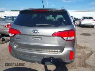 2015 Kia Sorento EX with VIN 5XYKU4A71FG631875, listed as a IAAI auction lot 42137714 with 174,642 mi miles. Bid and sale history available at carsss.com. Image 16.