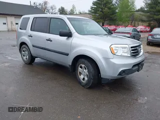 2015 Honda Pilot LX with VIN 5FNYF4H22FB060841, listed as a IAAI auction lot 42195806 with 246,170 mi miles and . Bid and sale history available at carsss.com. Image 1.