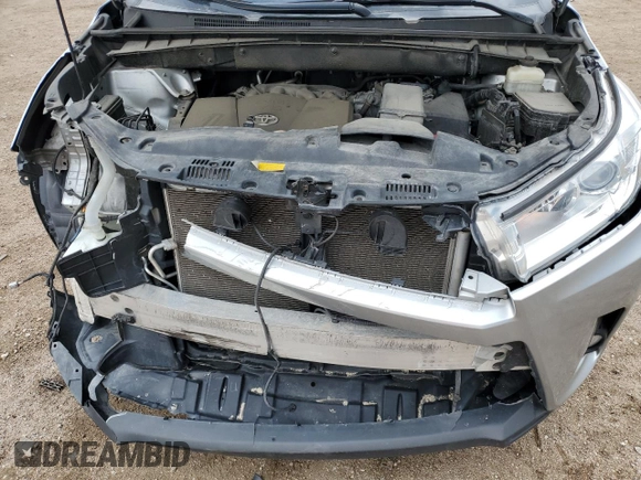 2018 Toyota Highlander LE z VIN 5TDBZRFHXJS907286, wystawiony jako Copart lot #54560925 z przebiegiem 77 868 mil mil oraz Szkoda całkowita • Salvage title. Historia ofert i sprzedaży dostępna na DreamBid. Obrazek 12.