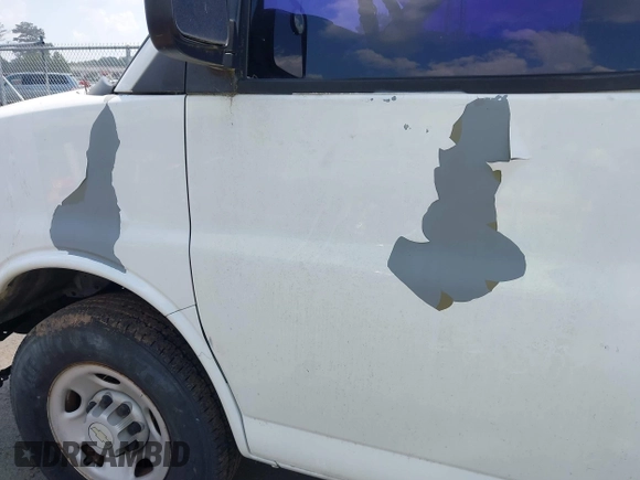 2007 Chevrolet Express Cargo with VIN 1GCGG25V371124133, listed as a IAAI auction lot 42585528 with Not provided miles and . Bid and sale history available at DreamBid. Image 16.