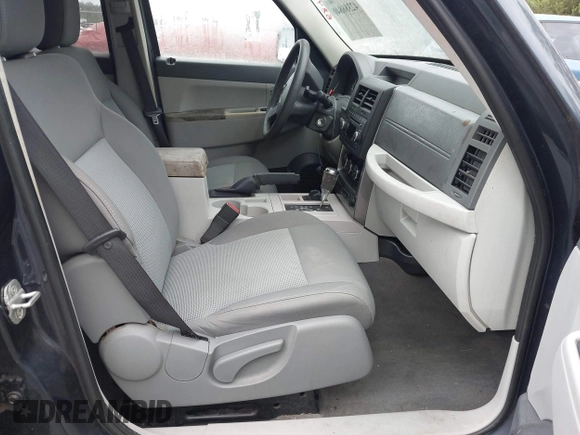 2008 Jeep Liberty Sport z VIN 1J8GN28K78W230816, wystawiony jako IAAI lot #42386840 z przebiegiem 113 004 mil mil oraz . Historia ofert i sprzedaży dostępna na DreamBid. Obrazek 5.