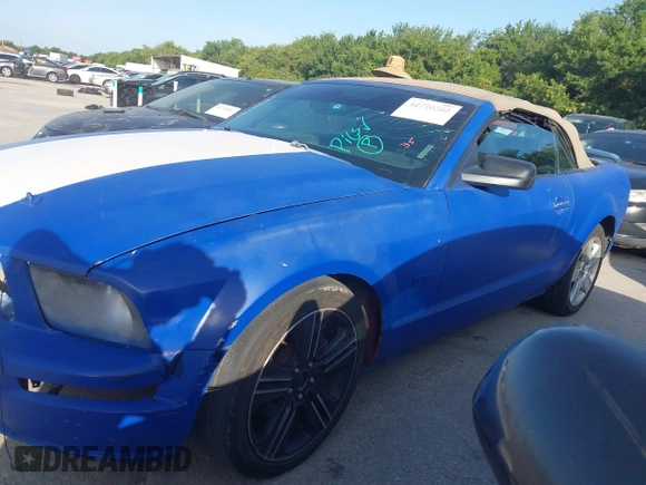 2006 Ford Mustang GT Deluxe z VIN 1ZVHT85H865217375, wystawiony jako IAAI lot #42770588 z przebiegiem Nie podano mil oraz . Historia ofert i sprzedaży dostępna na DreamBid. Obrazek 14.