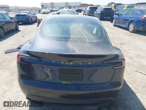 2024 Tesla Model 3 z VIN 5YJ3E1EA5RF843972, wystawiony jako IAAI lot #41873089 z przebiegiem 9 788 mil mil oraz . Historia ofert i sprzedaży dostępna na DreamBid. Obrazek 16.