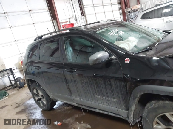 2018 Jeep Cherokee Trailhawk z VIN 1C4PJMBB8JD567438, wystawiony jako IAAI lot #41620927 z przebiegiem 109 041 mil mil oraz . Historia ofert i sprzedaży dostępna na DreamBid. Obrazek 13.