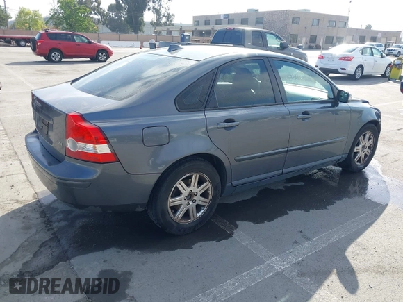 2007 Volvo S40 2.4L with VIN YV1MS390X72262259, listed as a IAAI auction lot 42092033 with 103,153 mi miles. Bid and sale history available at carsss.com. Image 4.