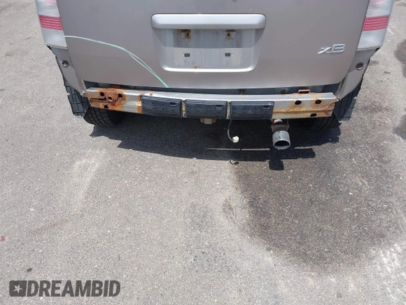 2005 Scion xB z VIN JTLKT324150221300, wystawiony jako IAAI lot #42367179 z przebiegiem 131 368 mil mil oraz . Historia ofert i sprzedaży dostępna na DreamBid. Obrazek 6.