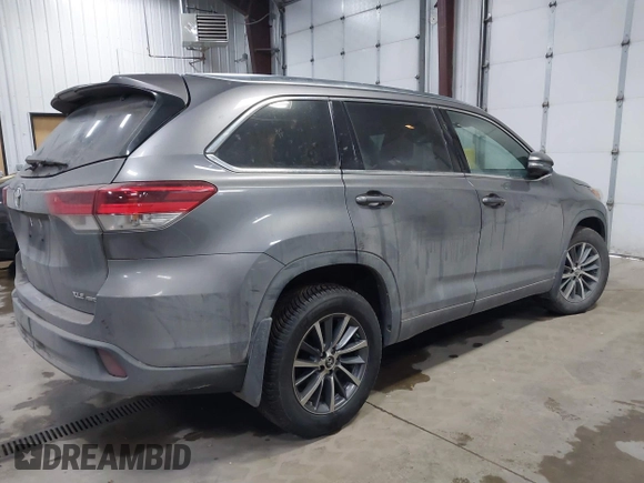 2018 Toyota Highlander SE with VIN 5TDJZRFH5JS902363, listed as a IAAI auction lot 41436569 with 82,905 mi miles and . Bid and sale history available at DreamBid. Image 4.