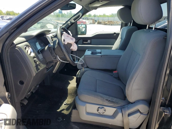 2013 Ford F-150 XL z VIN 1FTMF1CM3DKF59623, wystawiony jako Copart lot #57785795 z przebiegiem 213 868 mil mil oraz Czysty tytuł • Clean title. Historia ofert i sprzedaży dostępna na DreamBid. Obrazek 7.