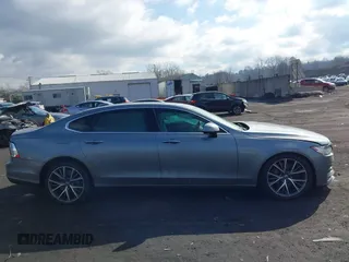 2018 Volvo S90 Momentum with VIN LVY982MK9JP023138, listed as a IAAI auction lot 41662118 with 143,464 mi miles. Bid and sale history available at carsss.com. Image 13.