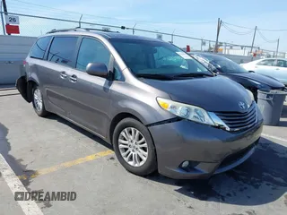 2011 Toyota Sienna XLE AAS z VIN 5TDYK3DC1BS136205, wystawiony jako IAAI lot #41792016 z przebiegiem 128 209 mil mil oraz . Historia ofert i sprzedaży dostępna na DreamBid. Obrazek 1.