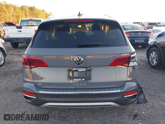 2024 Volkswagen Taos SE z VIN 3VVEX7B22RM112576, wystawiony jako IAAI lot #41606673 z przebiegiem 141 mil mil oraz . Historia ofert i sprzedaży dostępna na DreamBid. Obrazek 16.